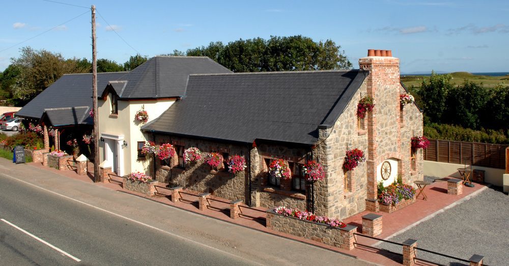 New Overlander Inn Penally Exterior photo